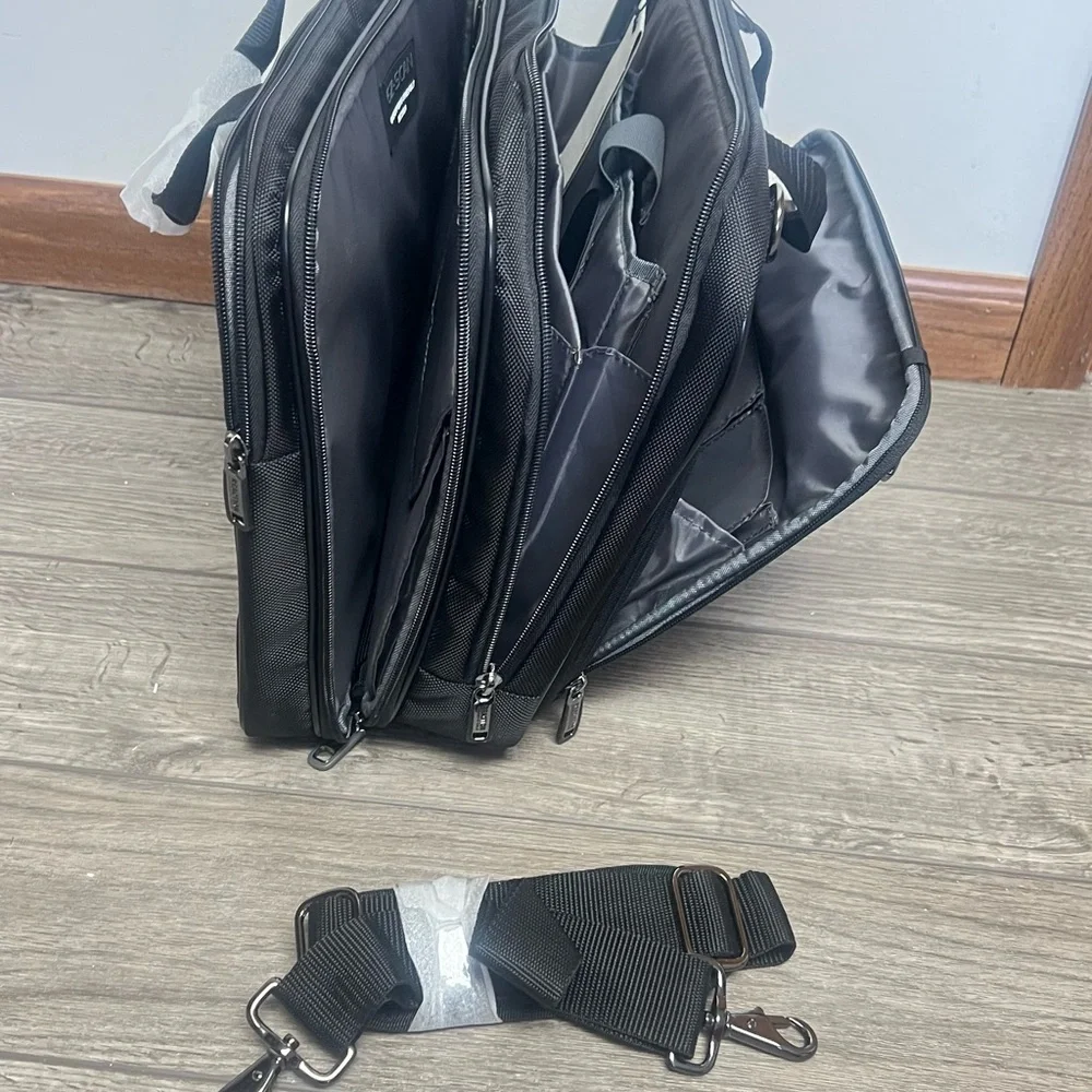Reaction Kenneth Cole Black Laptop Bag